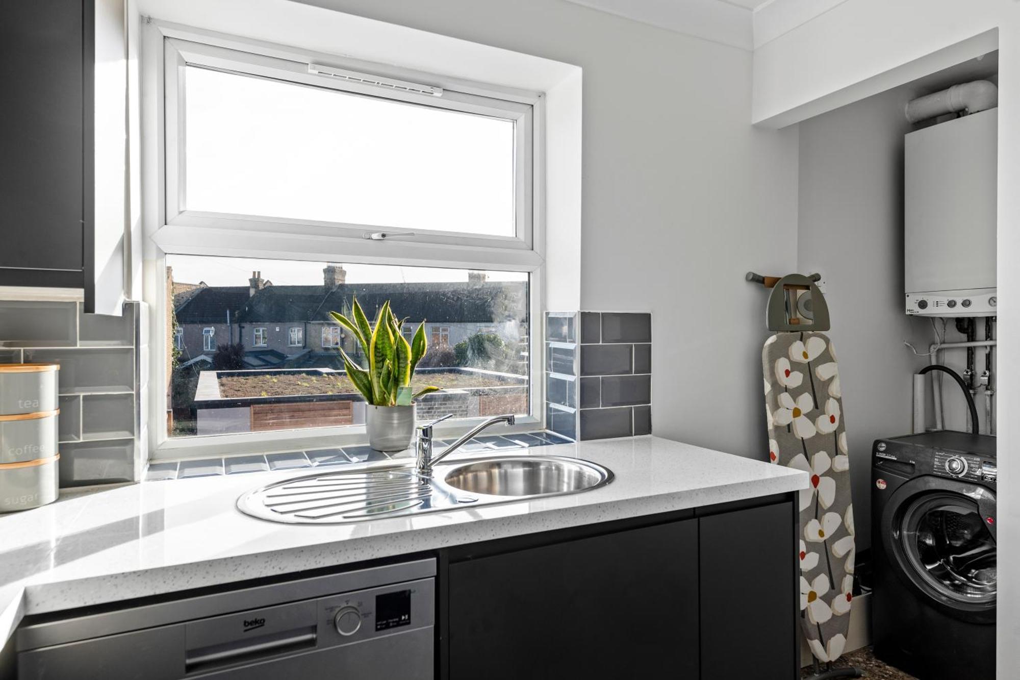 לונדון Cosy 2 Bedroom Flat In East Ham, Close To Excel מראה חיצוני תמונה