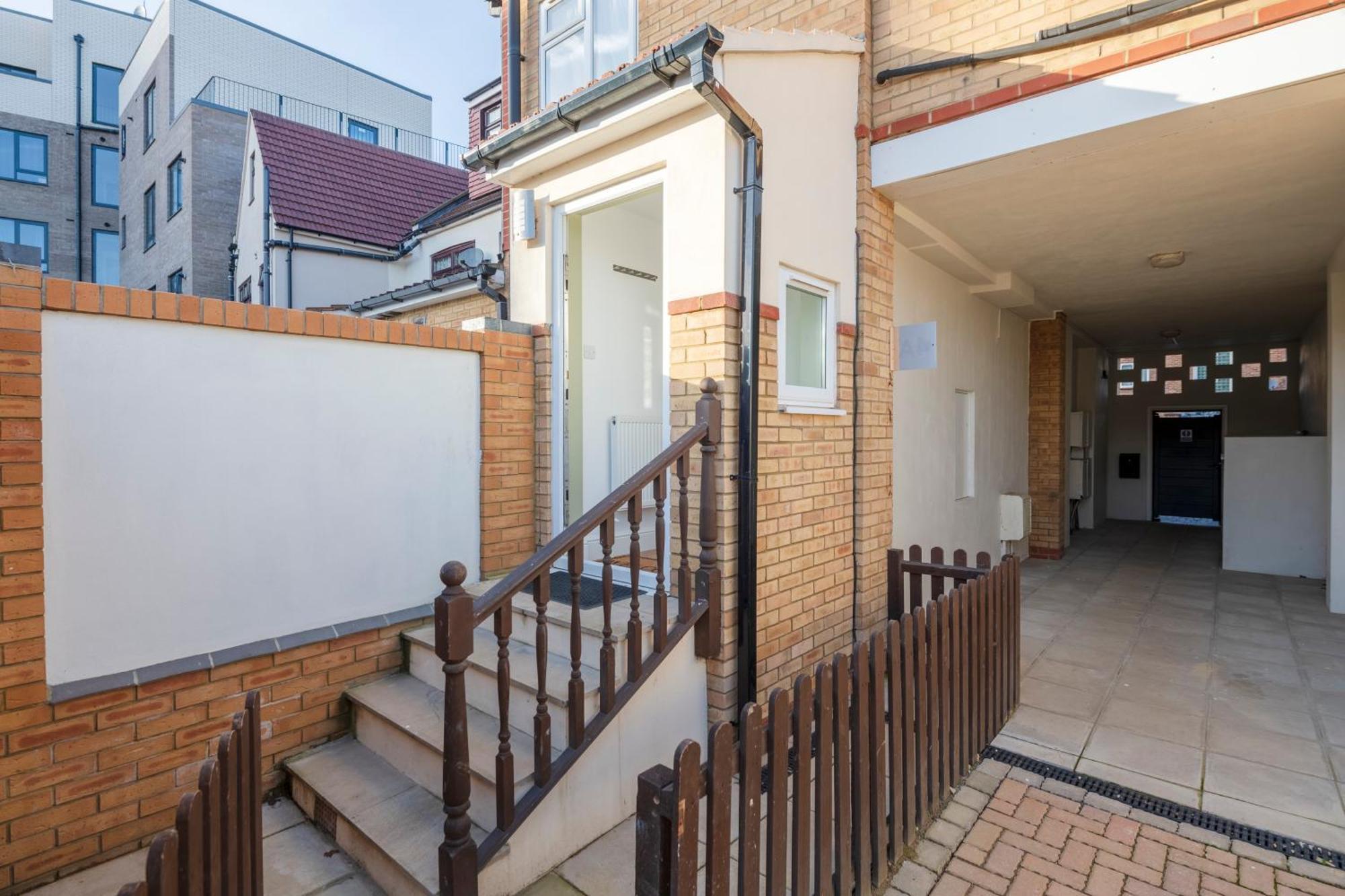 לונדון Cosy 2 Bedroom Flat In East Ham, Close To Excel מראה חיצוני תמונה