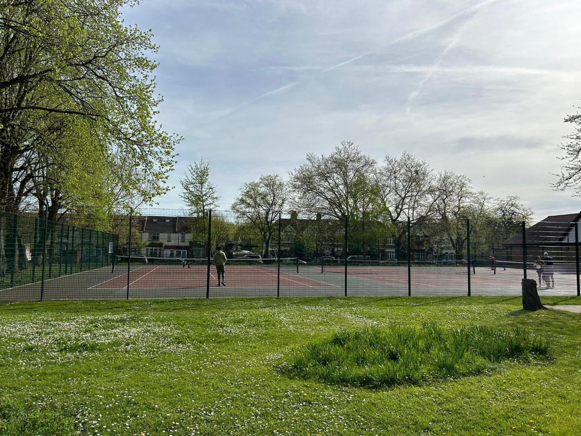 לונדון Cosy 2 Bedroom Flat In East Ham, Close To Excel מראה חיצוני תמונה